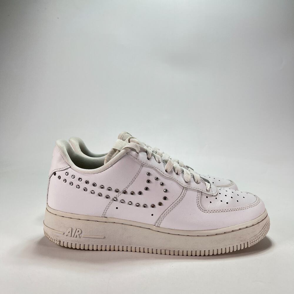 Nike Air Force 1 Low 07 White Studded Swoosh Sneakers FQ8887-100 Women's Size 9
